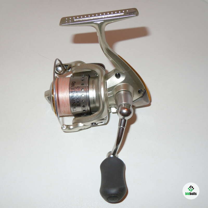 Moulinet De Pêche Shimano Twin Power Mg 1000Pgs - Occasion, Fonctionnel, Avec Marques D'usure