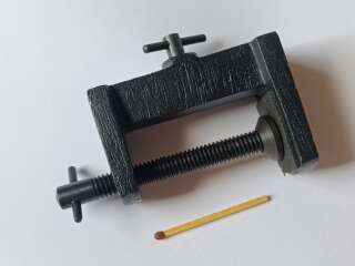 Тиски для вязания мушек