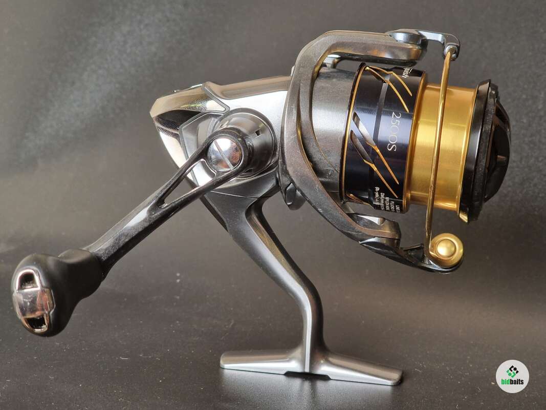 Luvias fc lt 2000s. Daiwa Airity lt 2500. Vanquish 2500s. Шпуля Shimano 15 Twin Power 4000. Shimano 16 Vanquish 4000 переделан в PG.